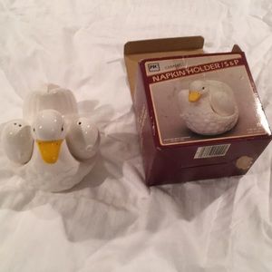 Set with duck napkin holder and salt/pepper shaker